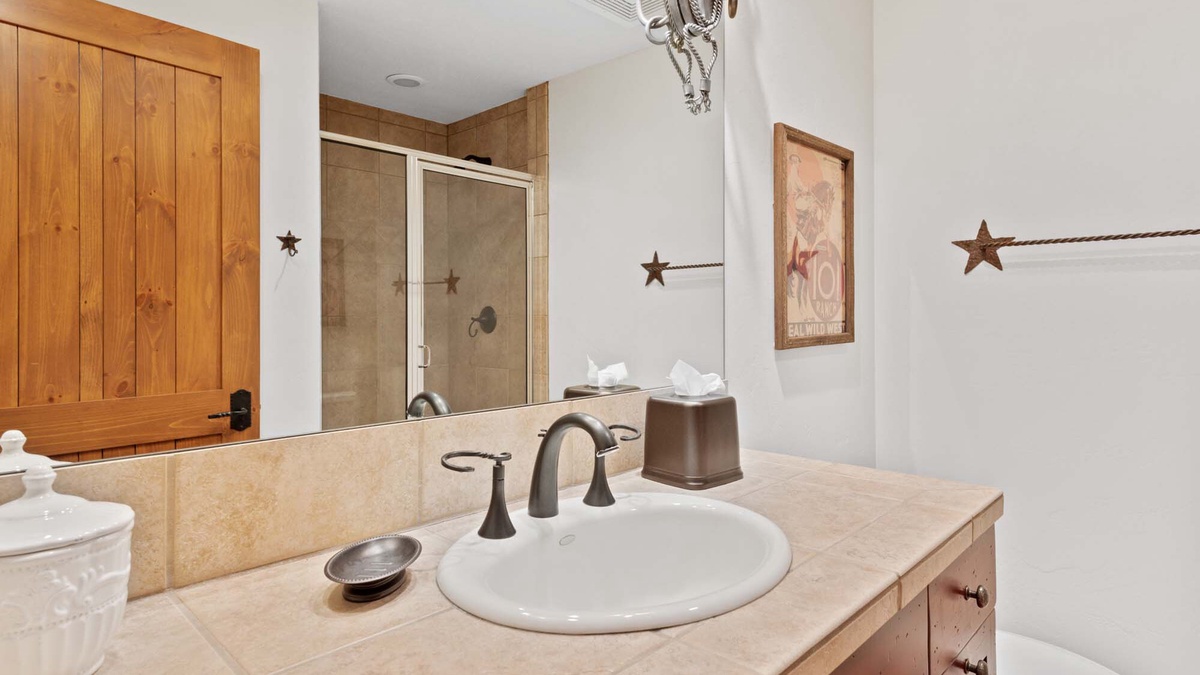 Bedroom 2 - Queen Bathroom