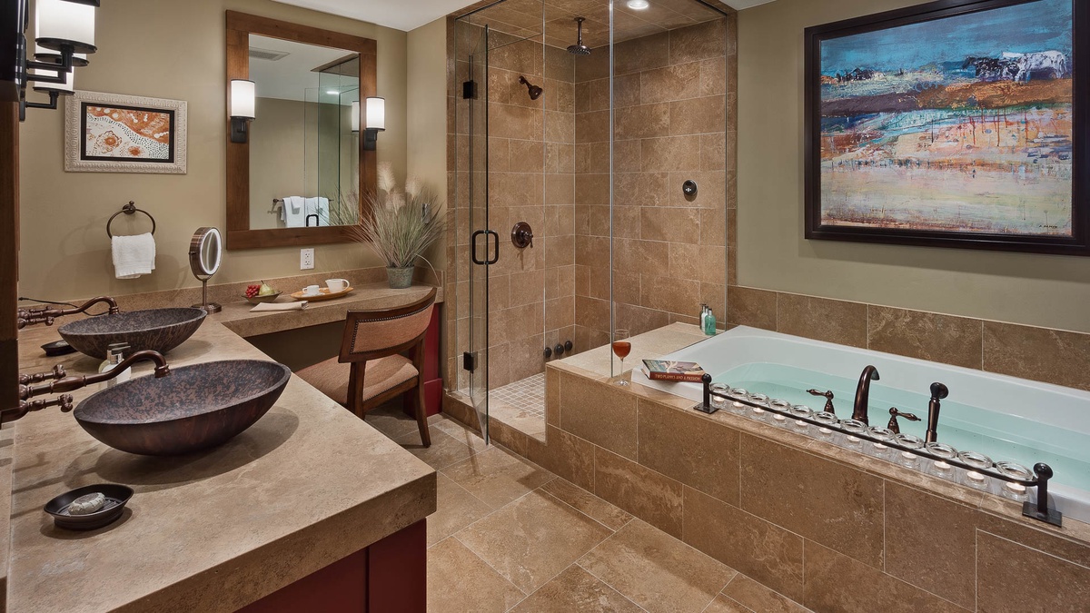 Bedroom 1, Main Level - Primary ensuite