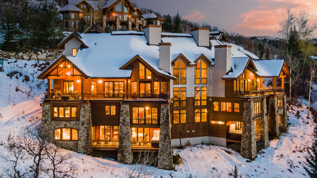 Welcome to Falconhead Lodge - North!