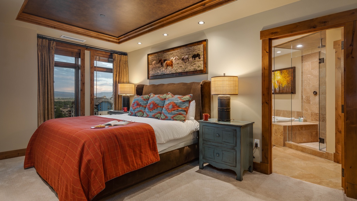 Bedroom 1, Main Level - Primary king suite