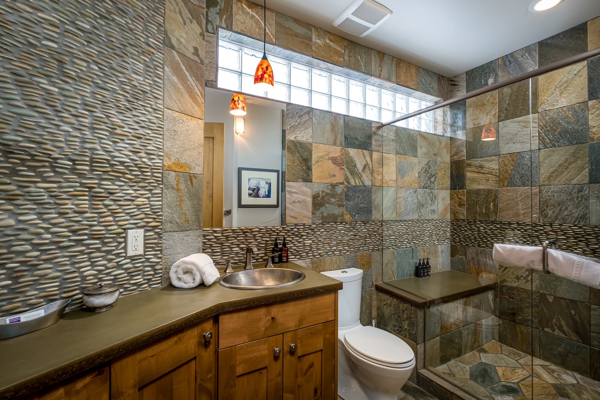 Bedroom 10, Lower Level, North - Ensuite