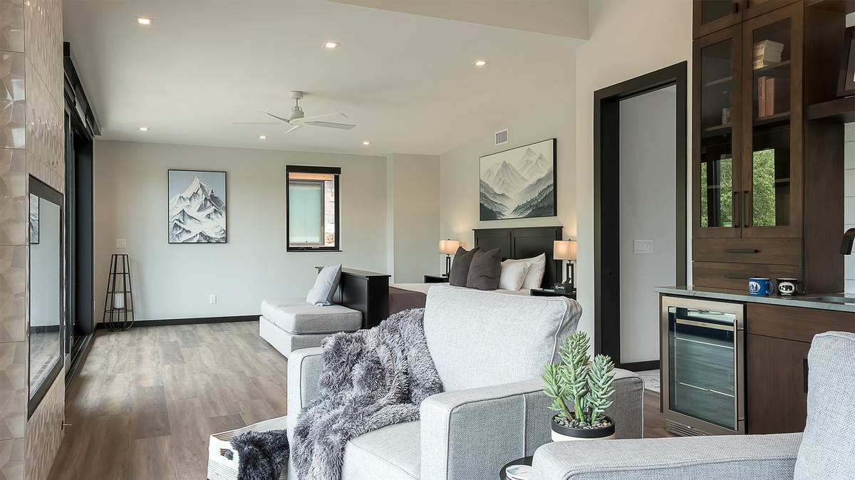 Bedroom 1, Upper Level - Primary king suite