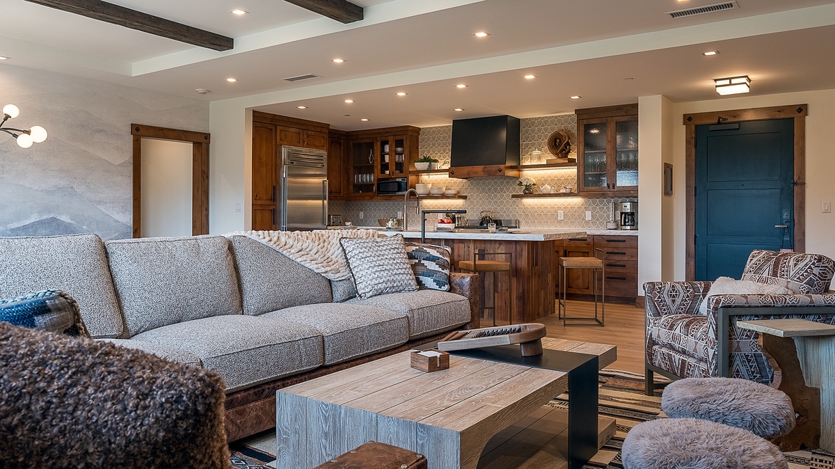 Great Room, Main Level - Seating area beside kitchen