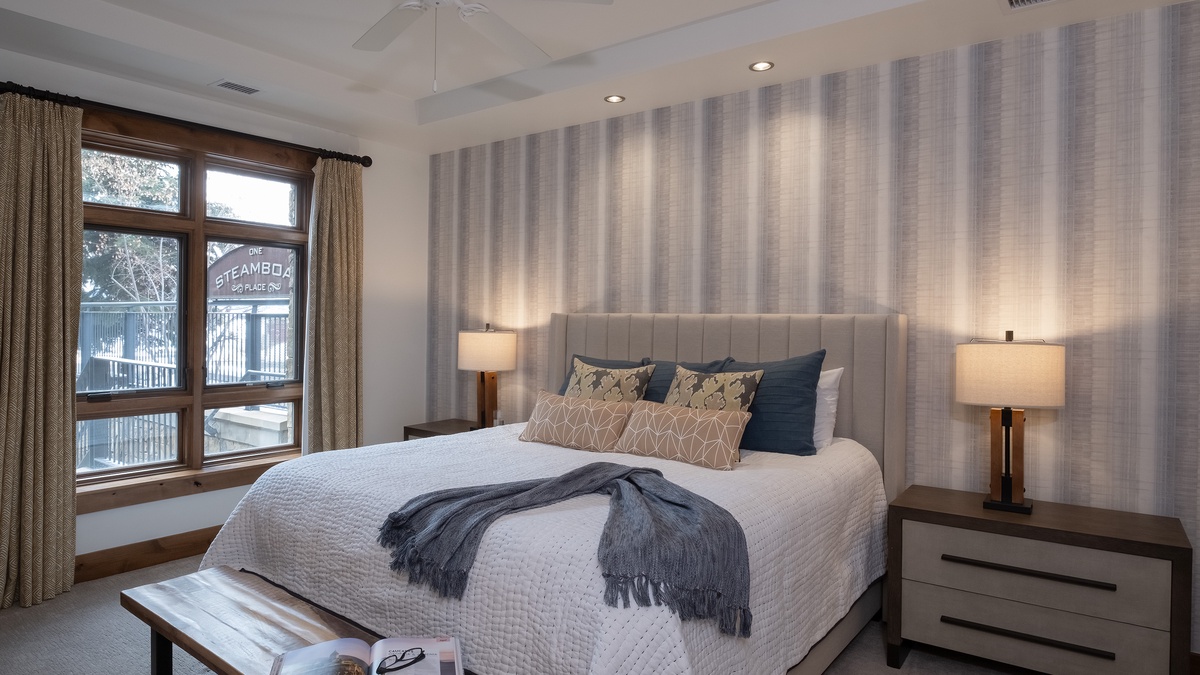 Bedroom 1, Main Level - Primary king suite