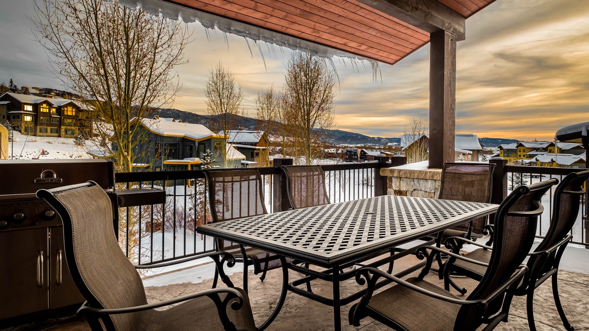 Deck, Upper Level - Outdoor dining table with railing