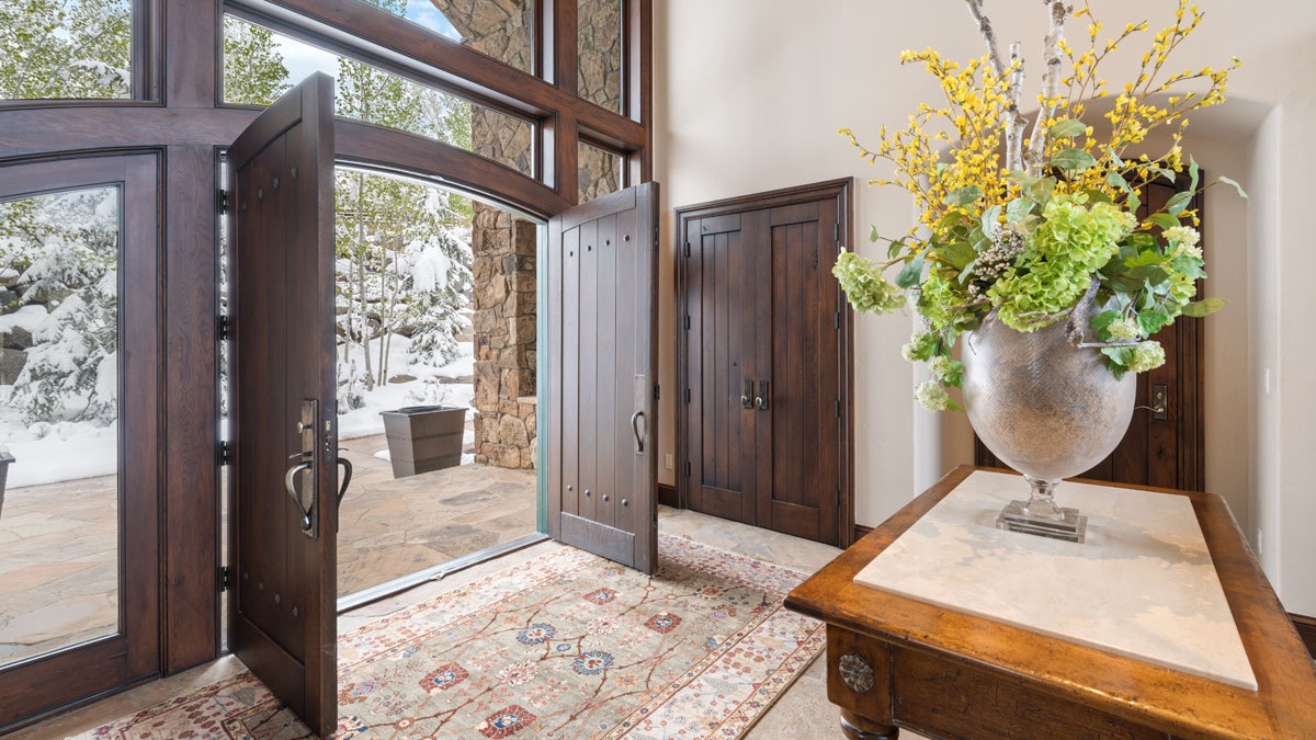 Welcome to Paragon | Entryway