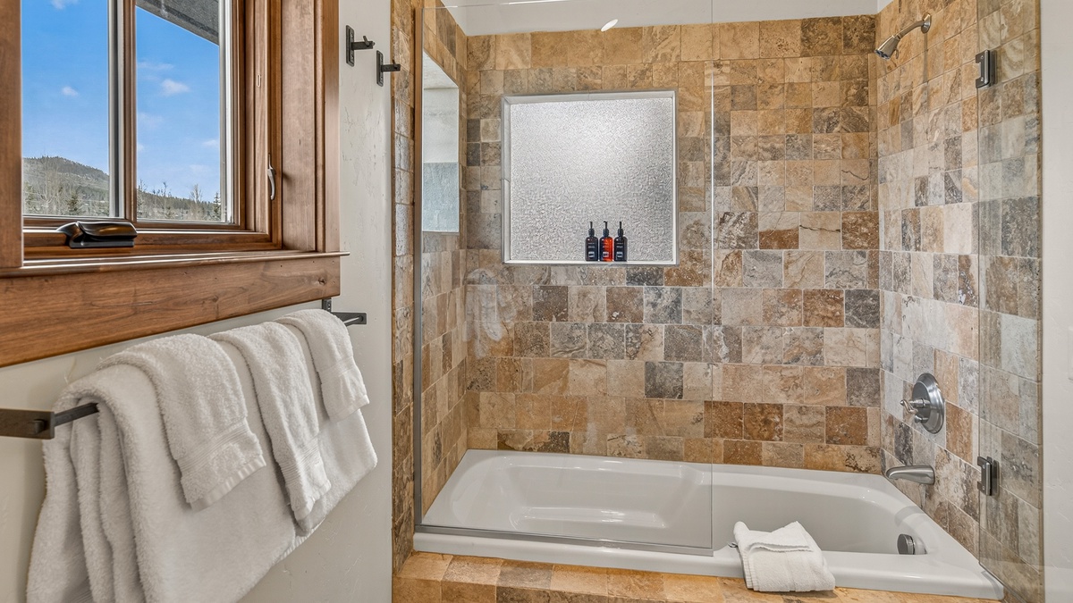 Bedroom 3, Upper Level - Bunkroom ensuite