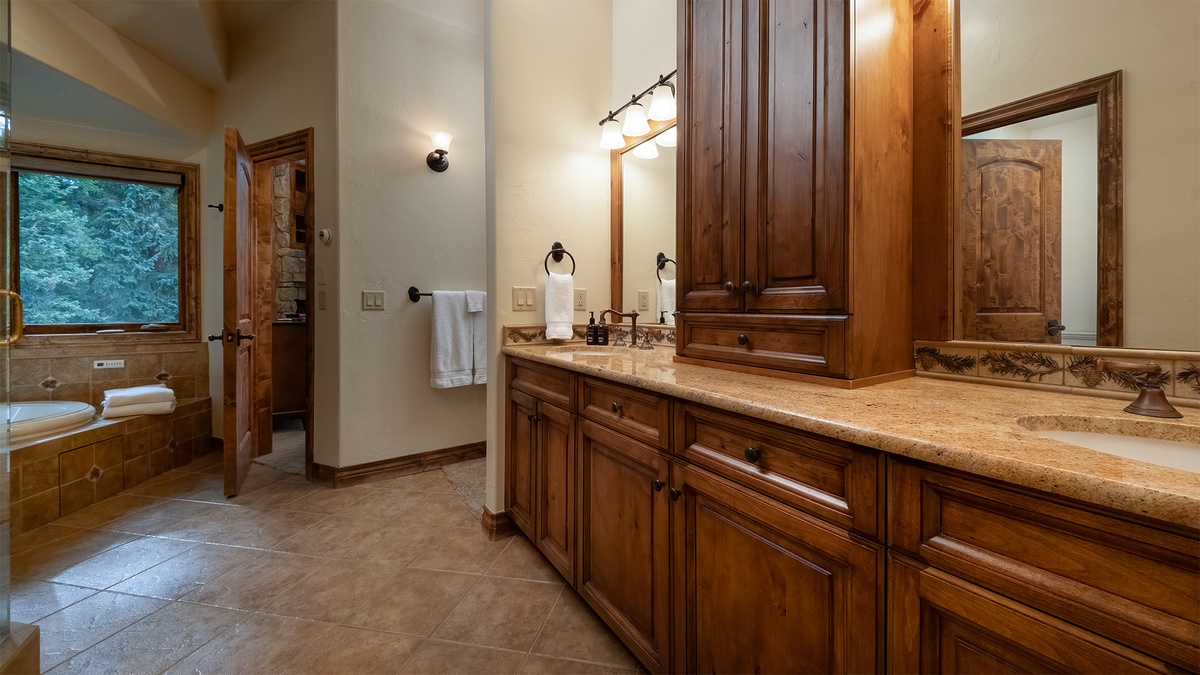 Bedroom 1, Main-Upper Level - Primary ensuite dual vanity