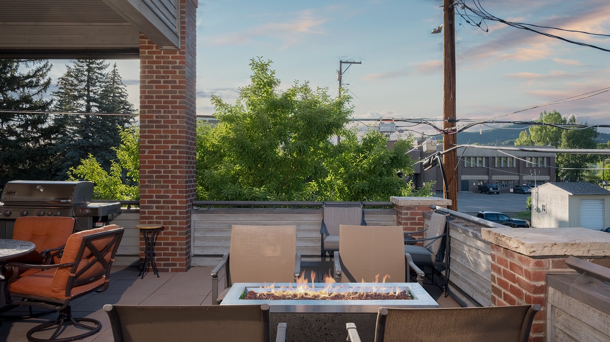 Deck, Main Level - Fire pit with outdoor seating