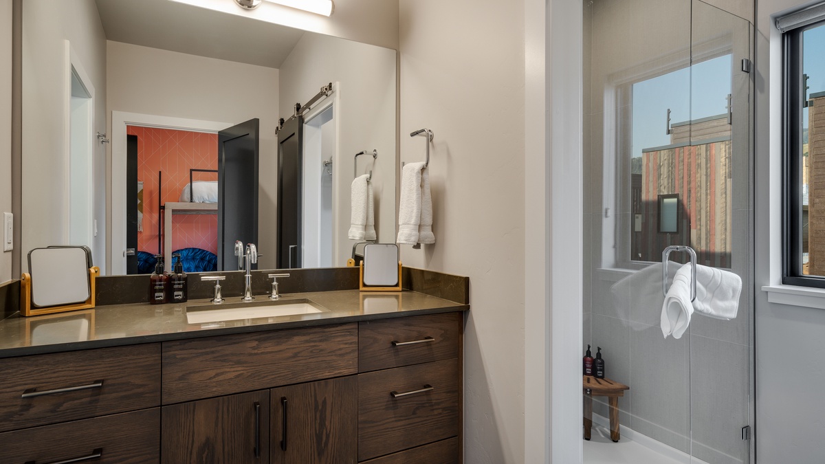 Shared Bathroom, Upper Level, Borough House - Bunk rooms shared bathroom