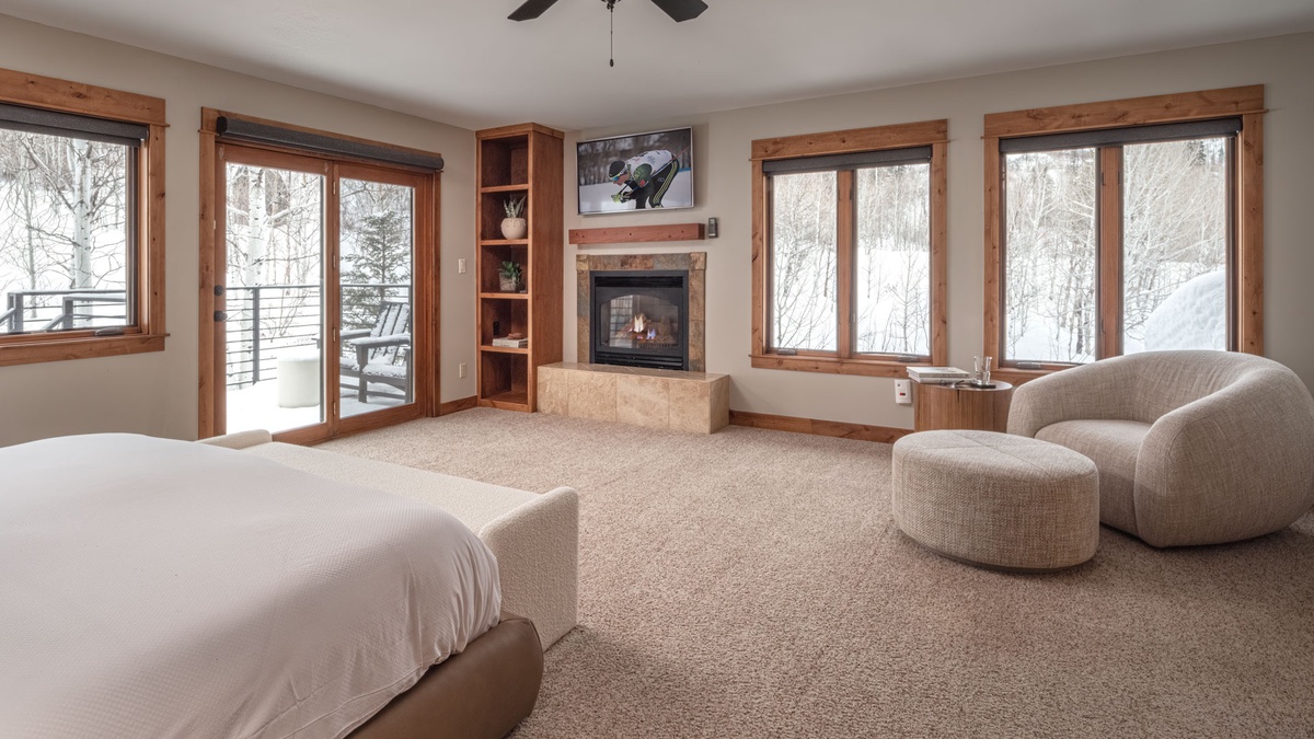 Bedroom 1, Upper Level - Primary king suite