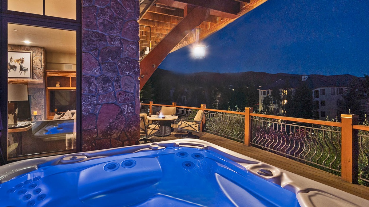 Private hot tub