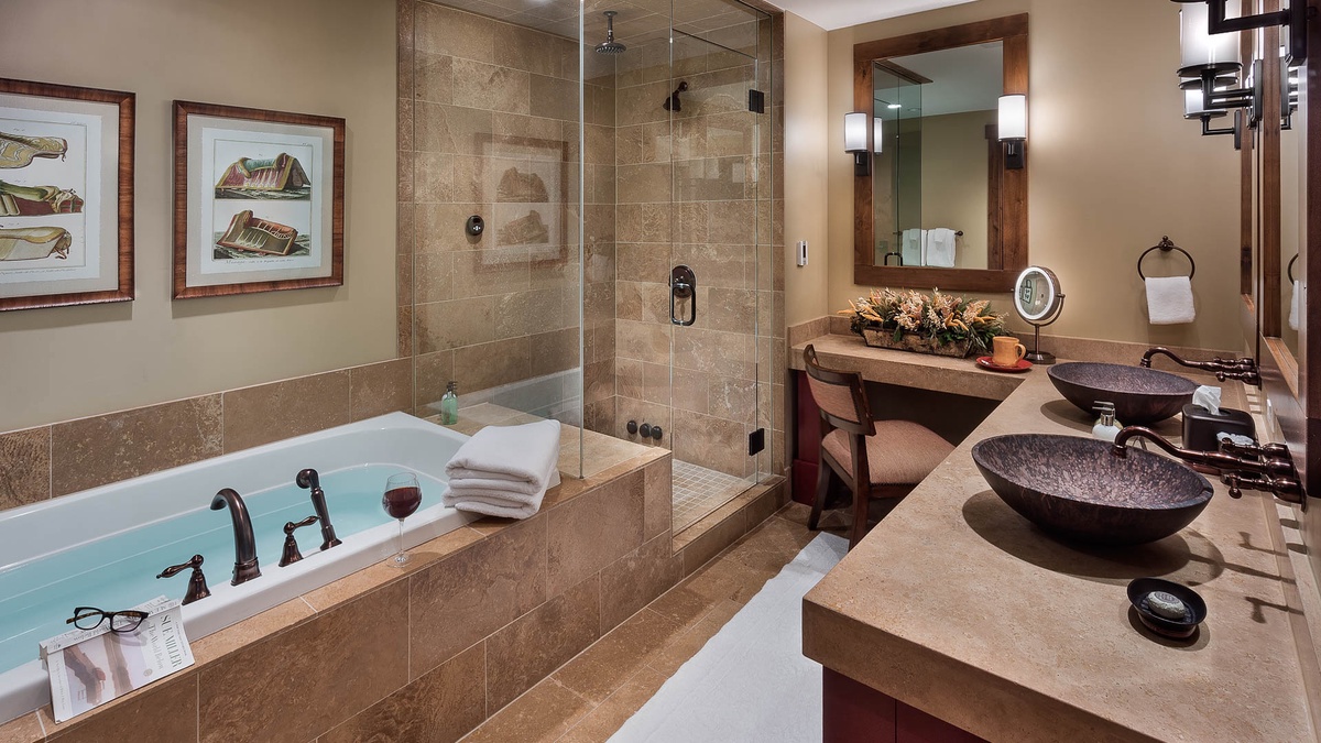 Bedroom 1, Main Level - Ensuite with soaking tub and walk-in shower