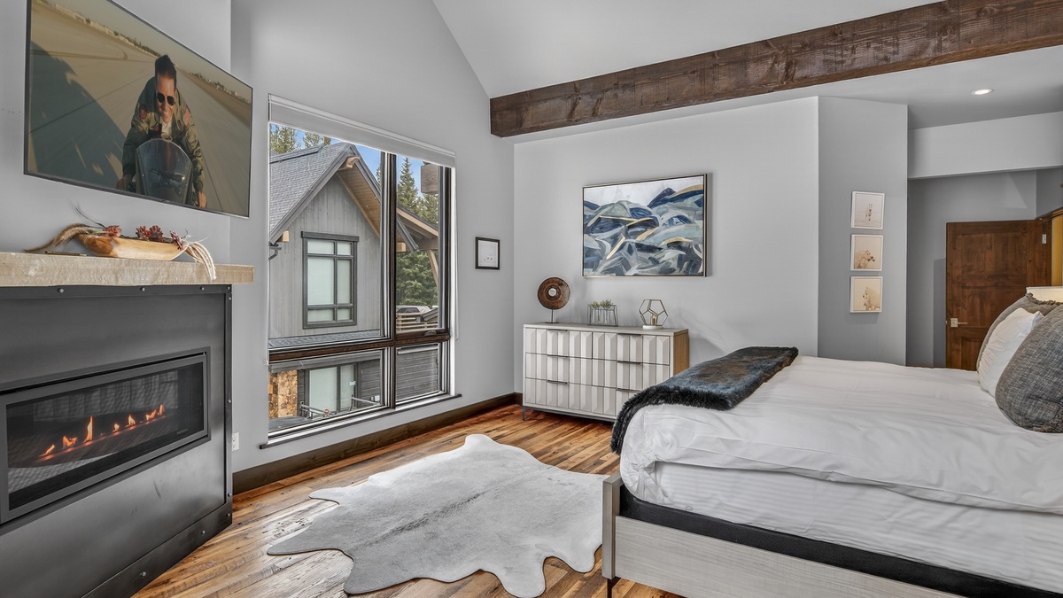 Bedroom 1, Upper Level - Primary king bedroom