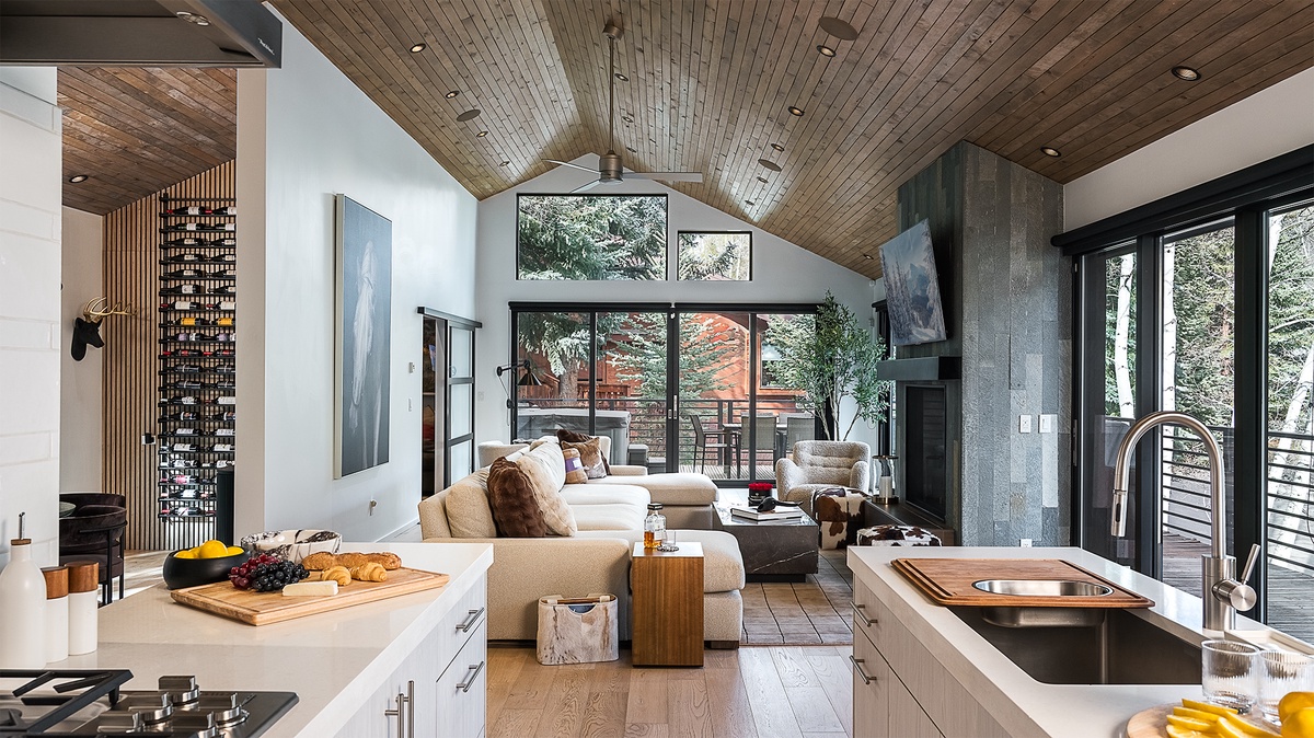Great Room, Upper Level - Seating area with fireplace and TV