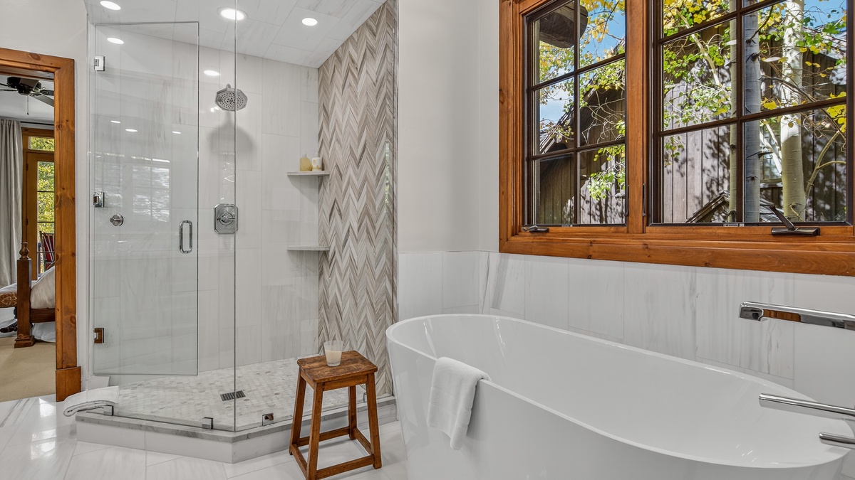 Bedroom 1, Main Level - King ensuite