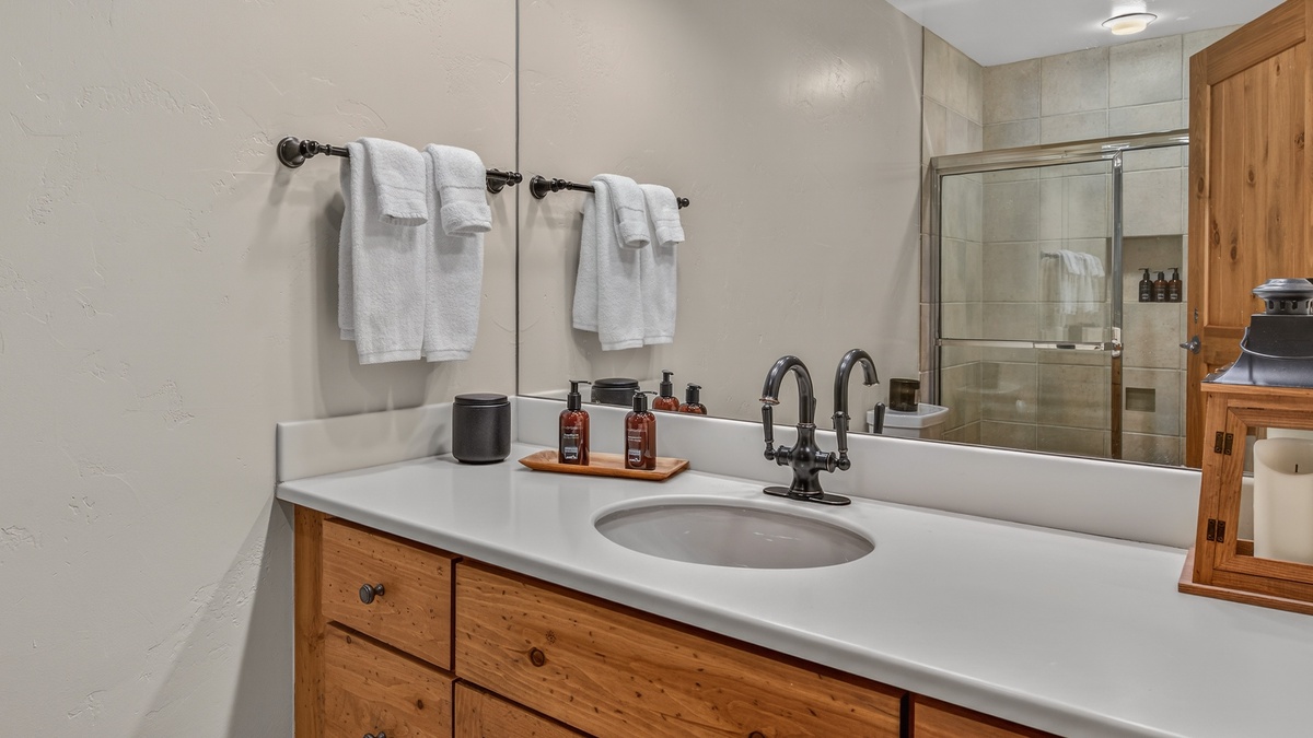 Bedroom 3, Second Level - Ensuite Double Twin Bathroom