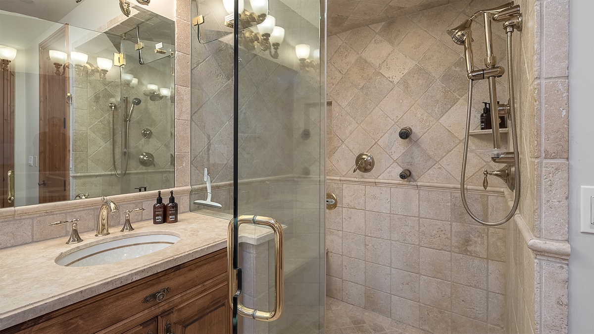 Bedroom 1, Main Level - Primary king ensuite steam shower