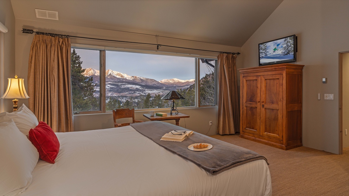 Bedroom 1, Upper Level - Primary King with amazing views!
