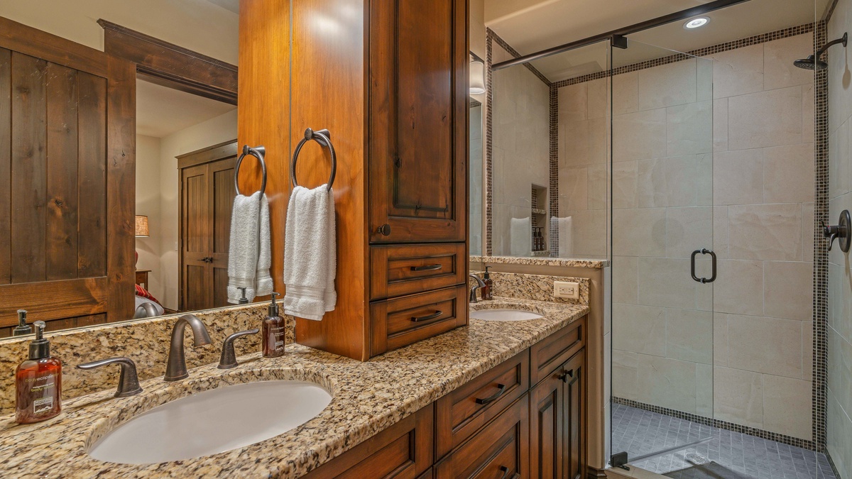 Bedroom 3, Lower Level - Lower level king ensuite 2