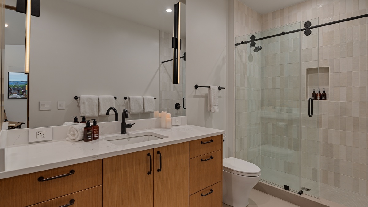 Bedroom 2, Upper Level - King suite