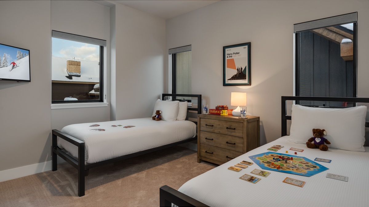 Bedroom 2, Upper Level - Split king or 2 XL twins