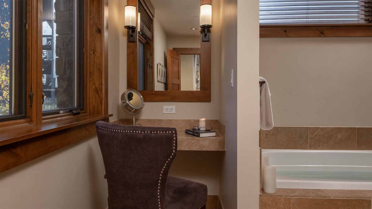 Bedroom 1, Main Level - Primary ensuite