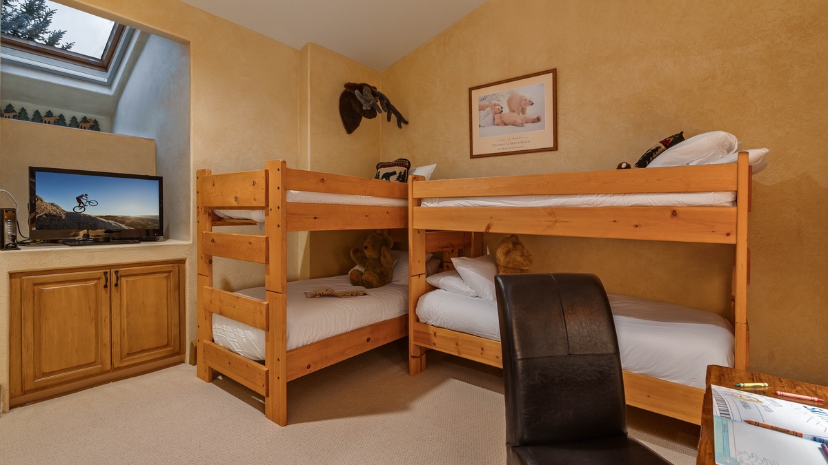 Bedroom 4, Upper Level - Bunk bedroom on upper level