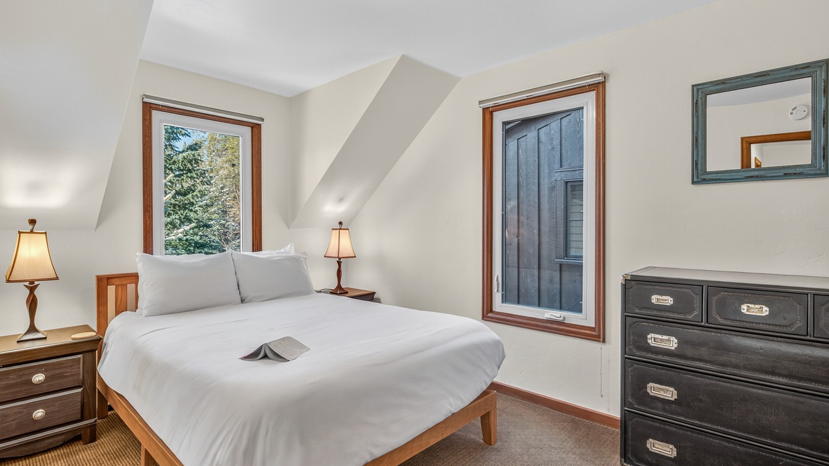 Bedroom 3, Upper Level - Queen bedroom 2