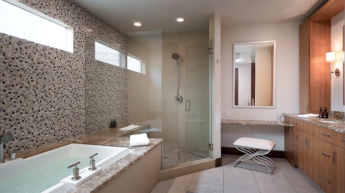 Bedroom 2, Upper Level - Junior ensuite