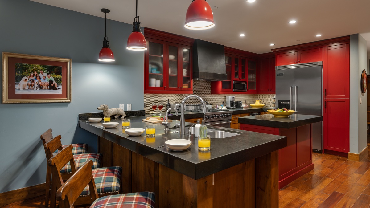 Kitchen, Main Level - Island with breakfast bar seating