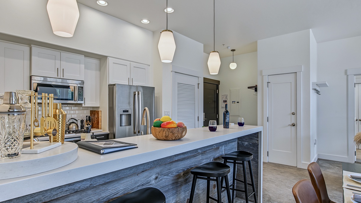 Kitchen, Main Level - Breakfast bar seating