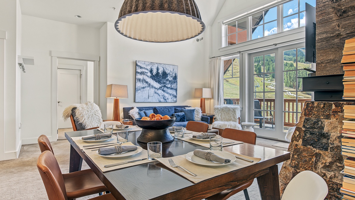 Dining Area in Summer, Main Level - Table with seating for 6