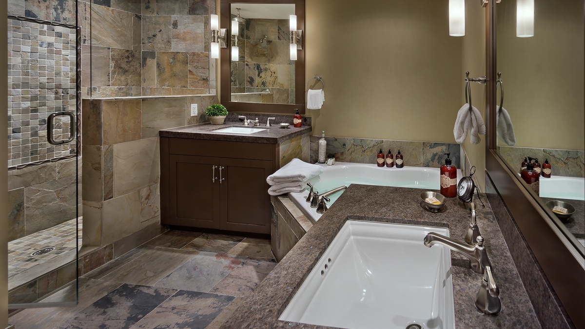 Bedroom 2, Main Level - Ensuite with soaking tub