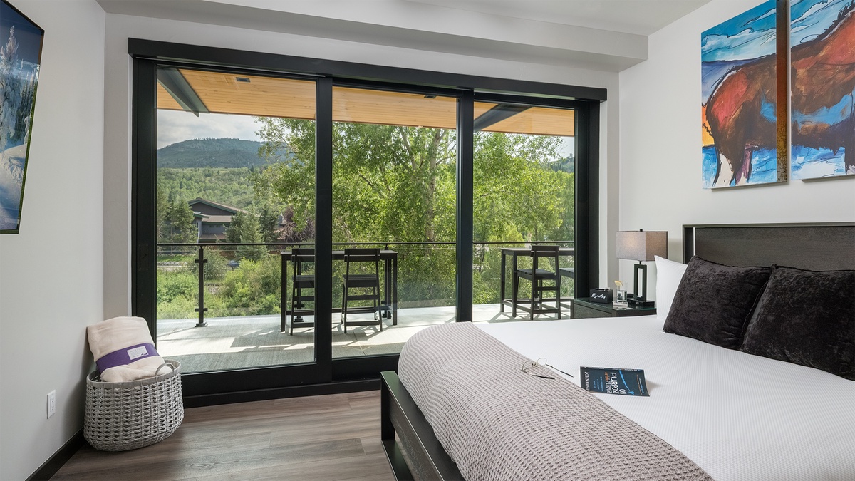 Bedroom 7, Mid-Level - Triple 3 Lodge king bed