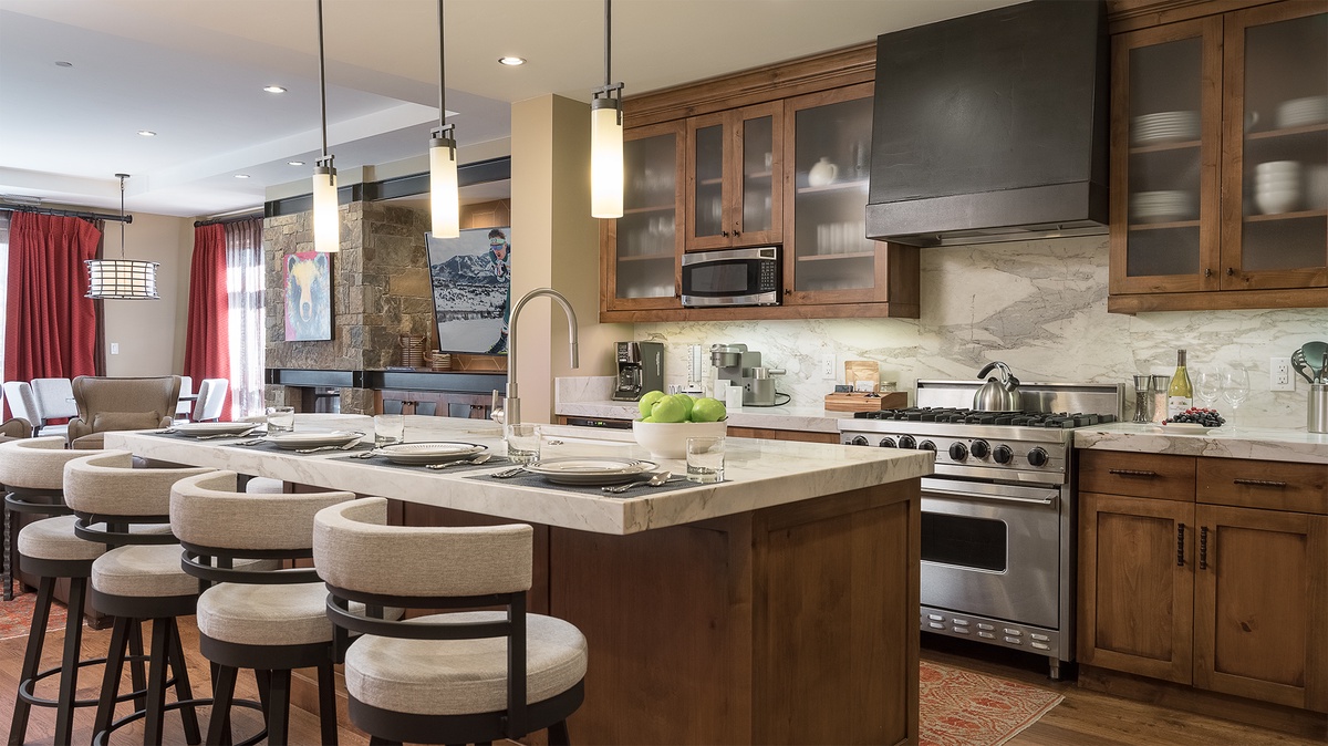 Kitchen, Main Level - Island with seating