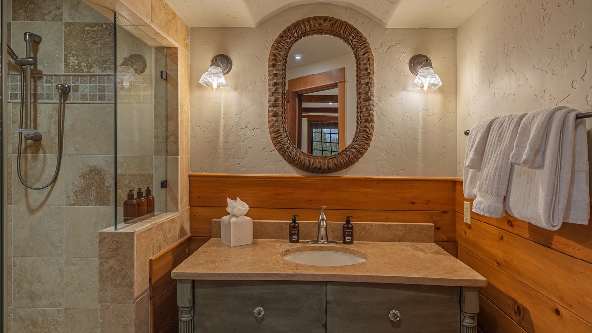 Bedroom 4, Lower Level - King ensuite