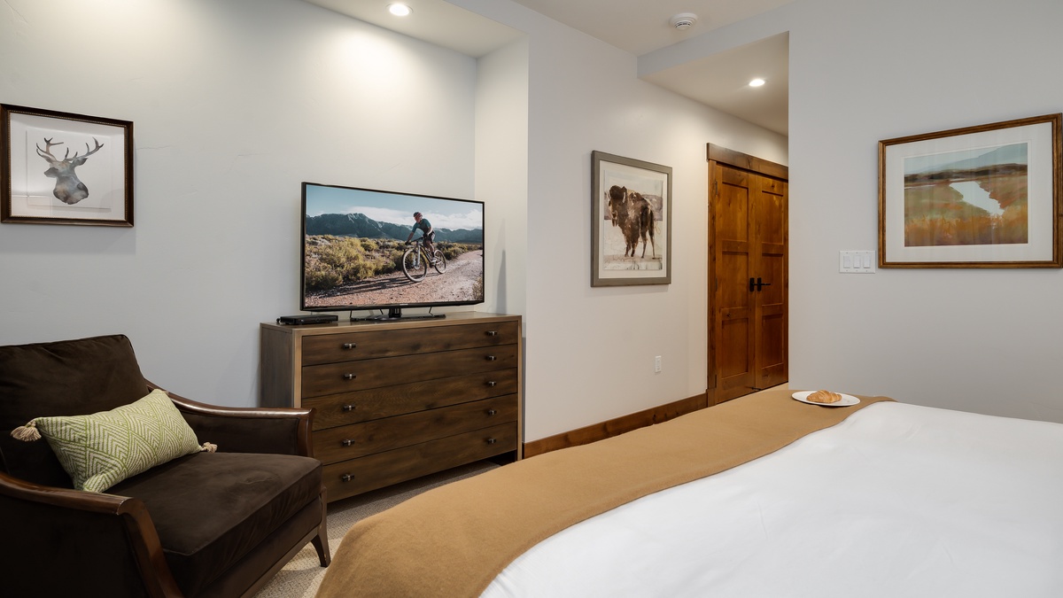 Bedroom 2, Main Level - King suite