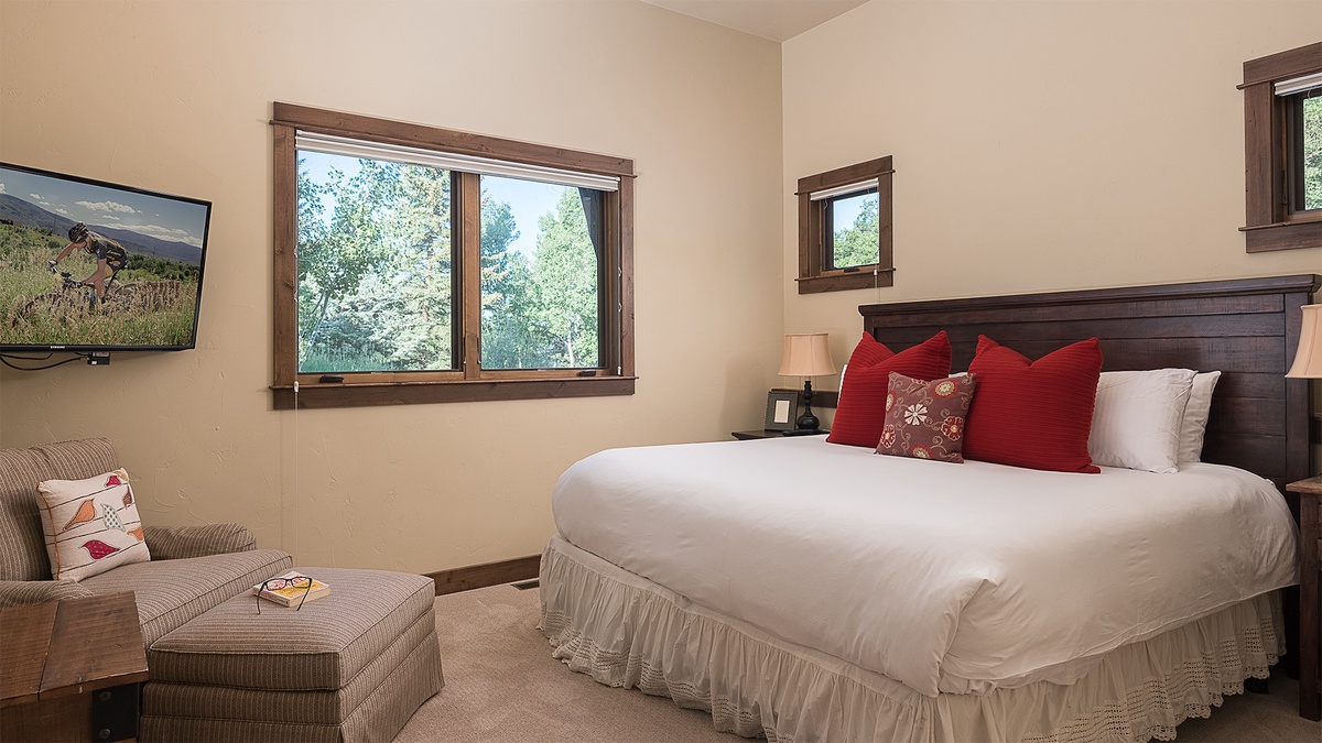 King suite, lower level