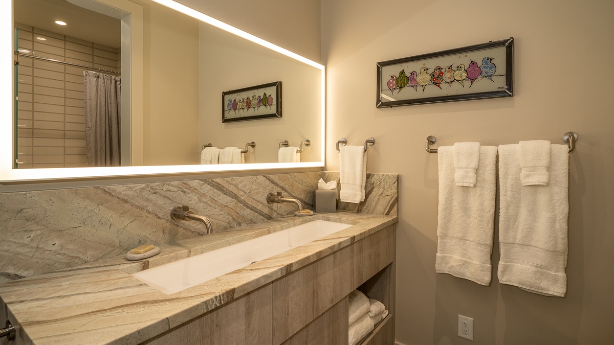 Bedroom 8, Lower Level - Bunkroom 2 ensuite bath with tub/shower