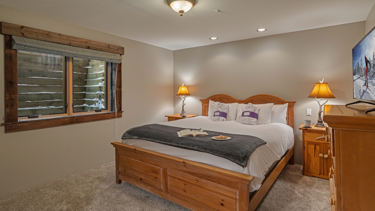 Bedroom 4, Lower Level - King with shared bath