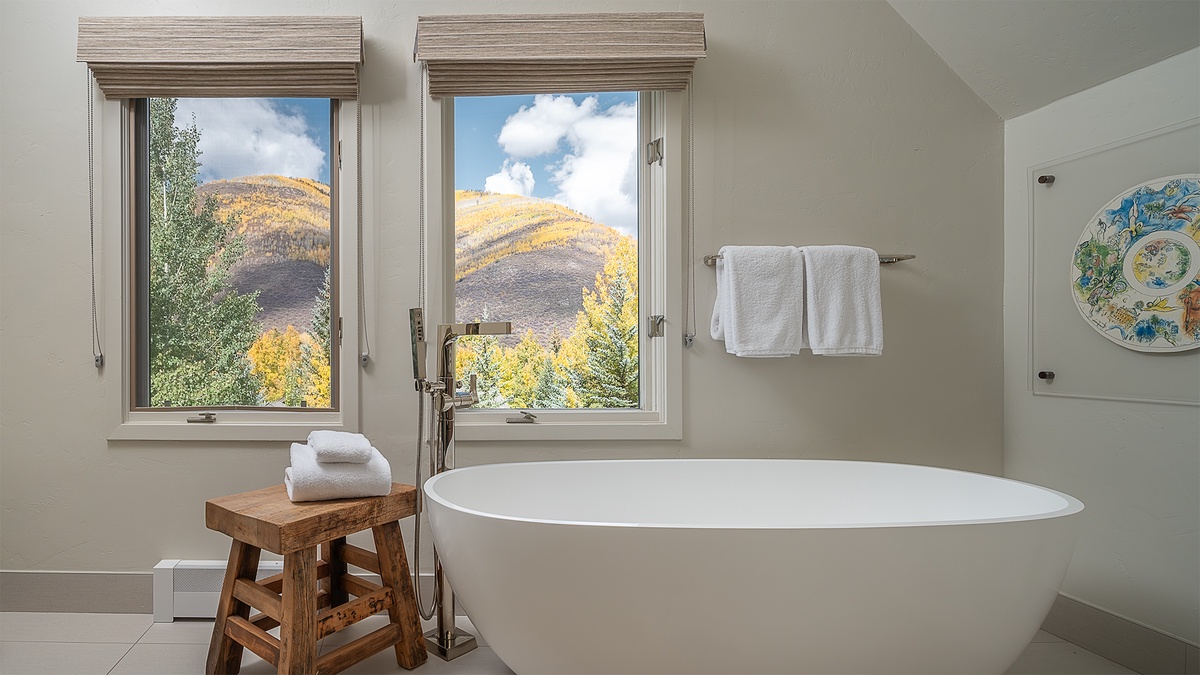 Bedroom 1, Upper Level - Primary ensuite bathroom with soaking tub