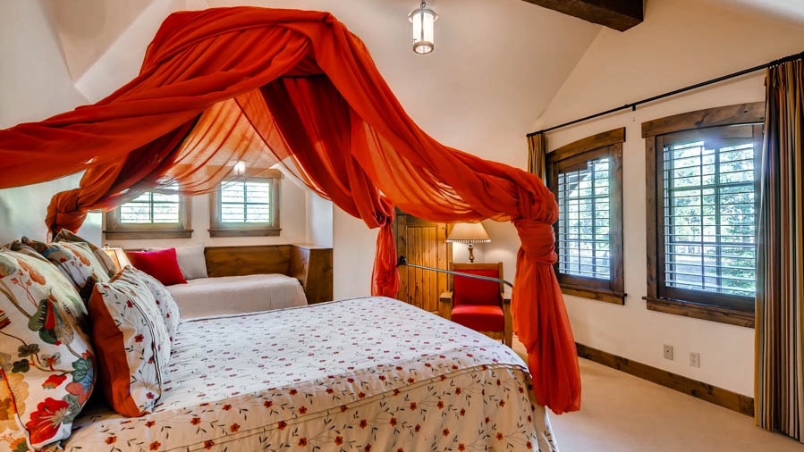 Bedroom 6, Upper Level - Full bed and twin trundle room 1, upper mid level