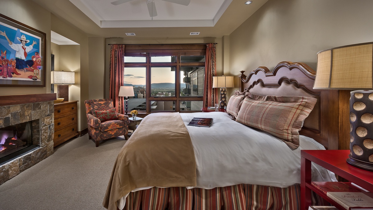 Bedroom 1, Main Level - Primary king suite with views