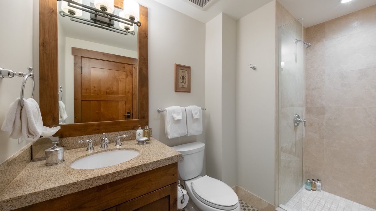 Shared Bathroom, Main Level - Hallway bathroom adjacent to Bedroom 4