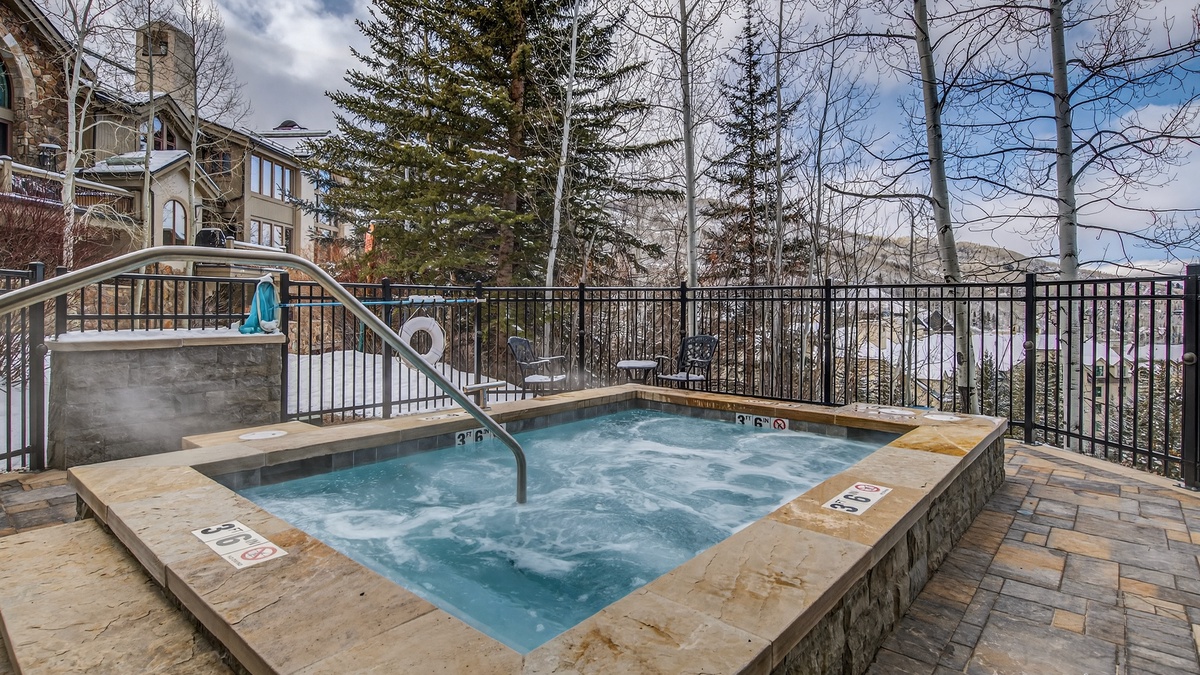 Highlands Westview Community Amenity: Hot Tub