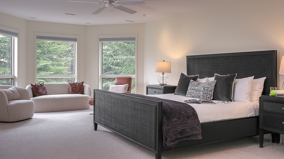 Bedroom 1, Upper Level - Bedroom 1 - Primary suite on upper level with a King bed