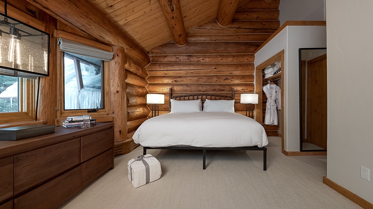 Bedroom 7, Upper Level - Tarragon King Suite