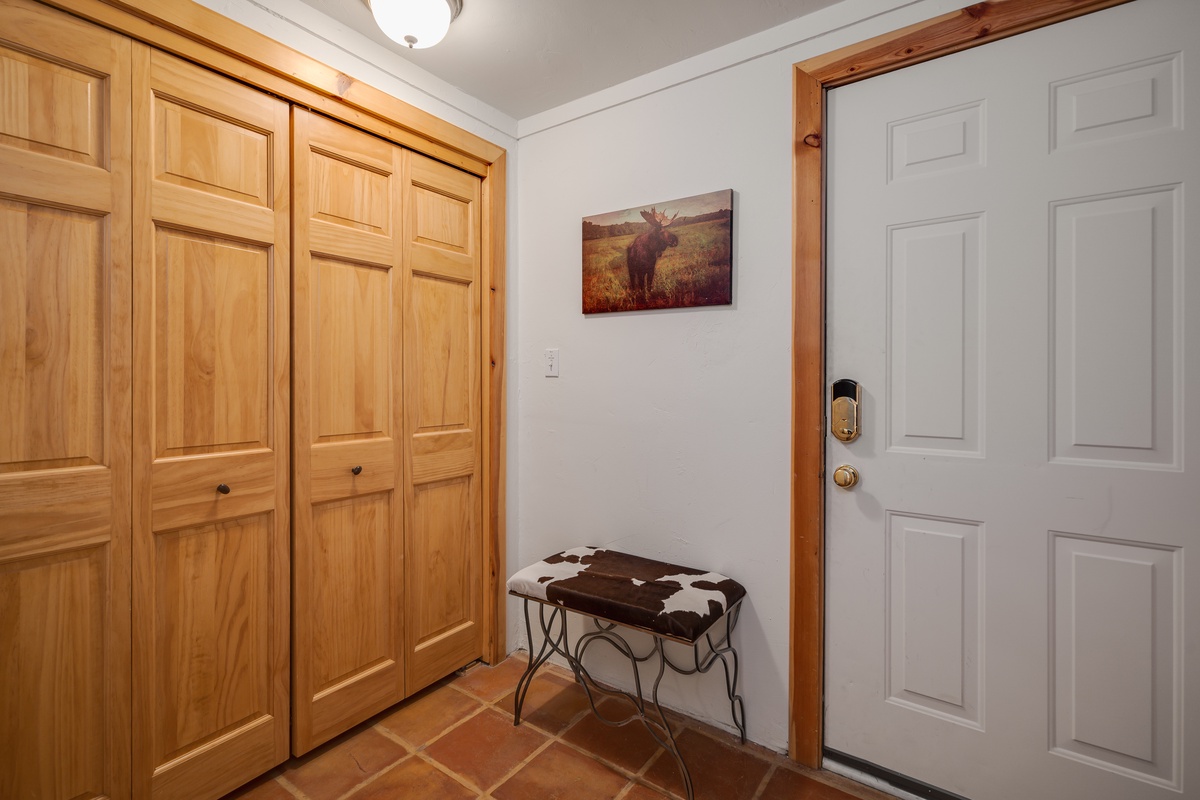 Entryway/ mudroom