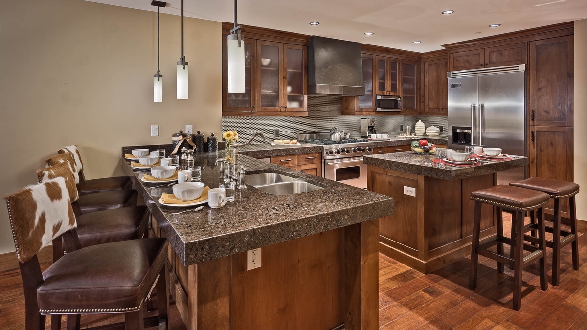 Kitchen, Main Level - With expansive countertops